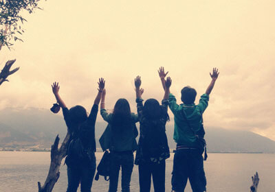 一场激烈的篮球对决令观众尖叫连连