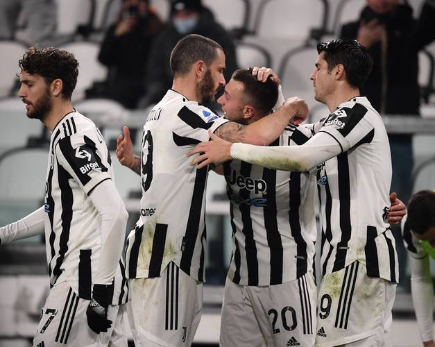 包含尤文图斯大将加盟AC米兰，引发球迷疯狂讨论转会原因的词条