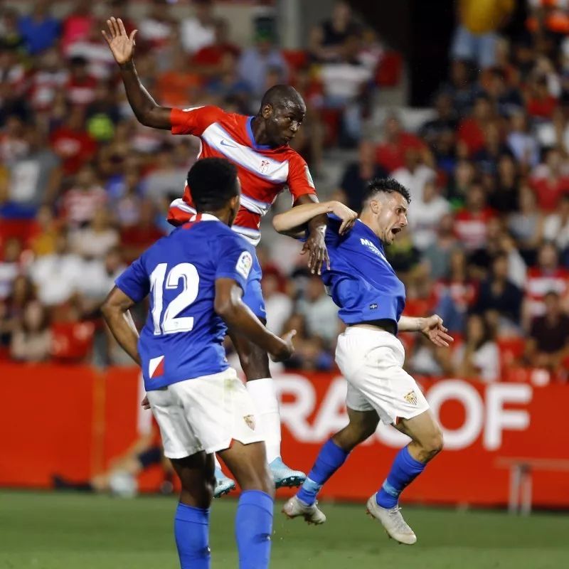 开云体育亚洲官网-格拉纳达欢庆胜利！基希讷夫遭受打击