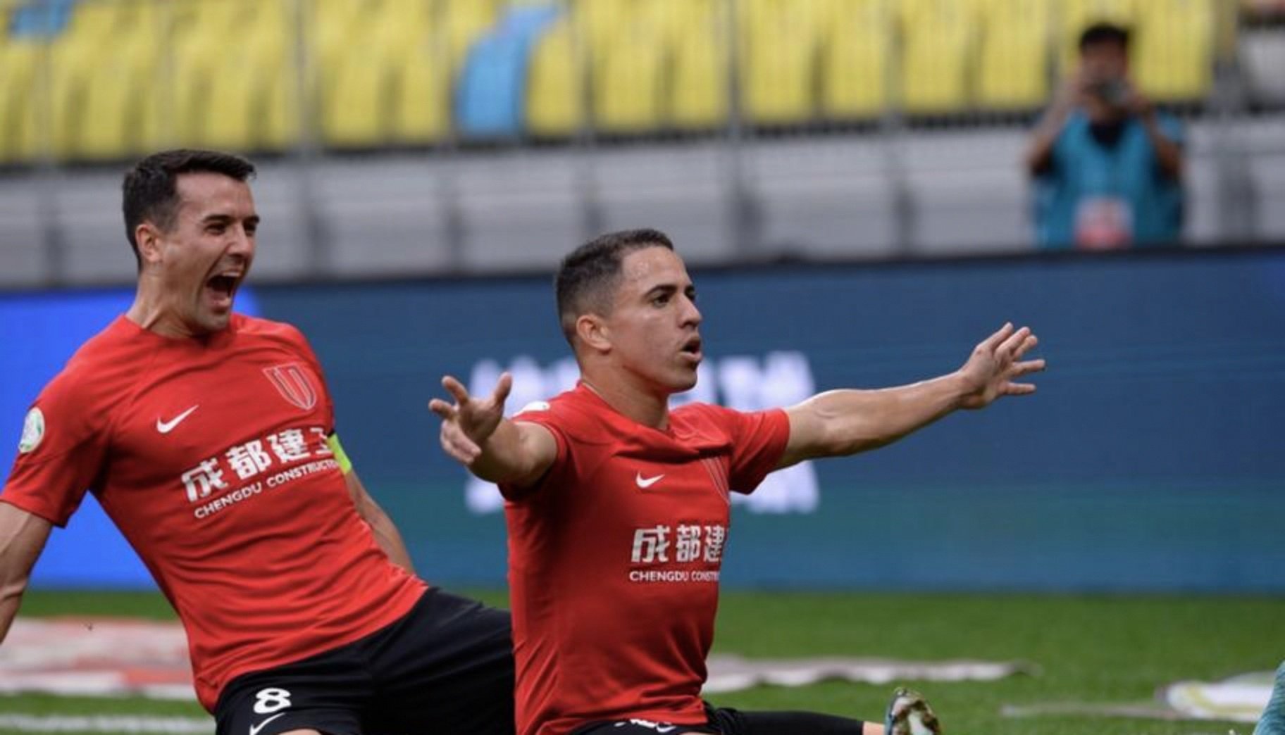 赛场上掀起波澜,双方激烈争夺胜利的简单介绍 赛场上掀起波澜,双方激烈争夺胜利的简单介绍