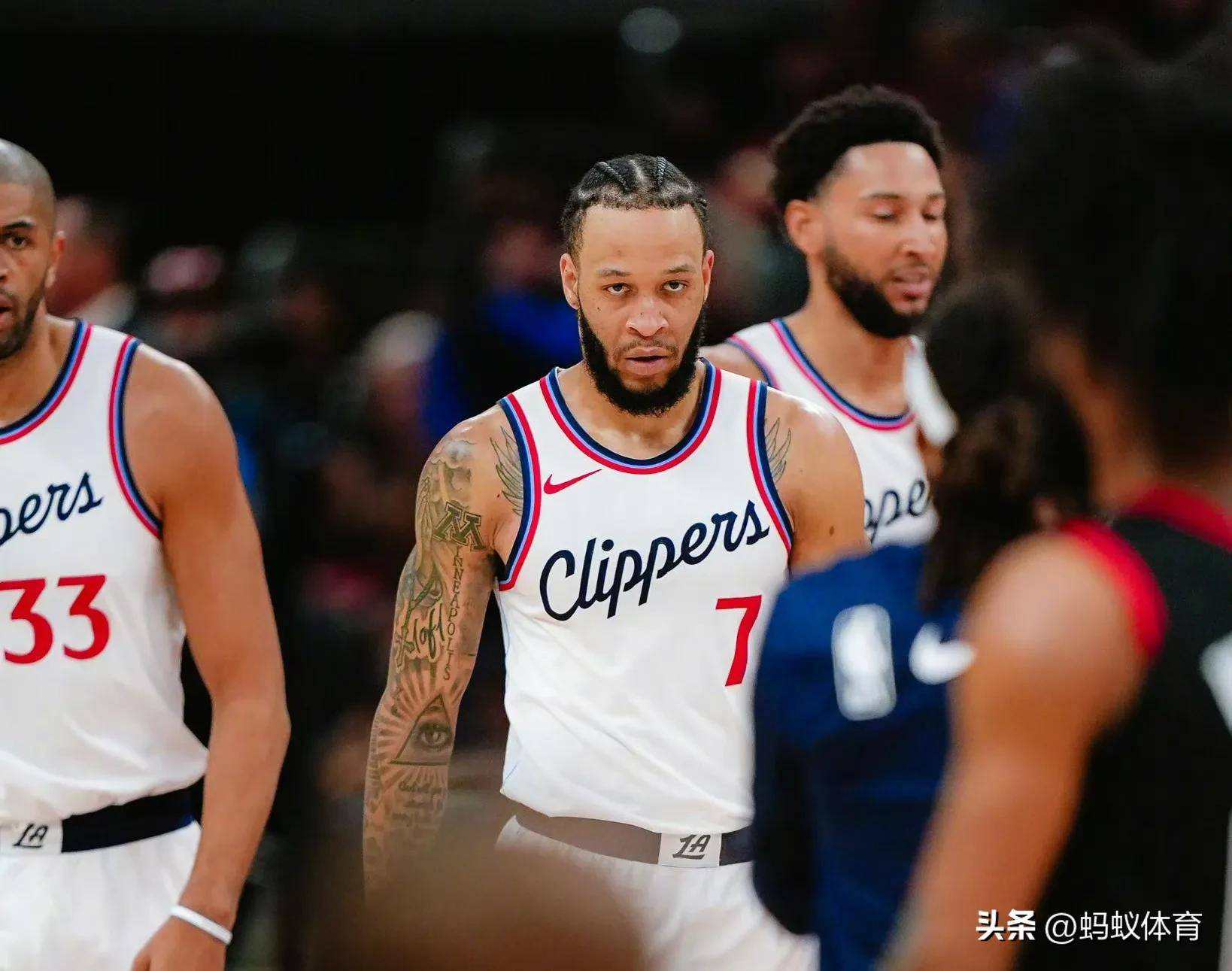 开云体育官方-快船逆转尼克斯，哈雷尔独得27分