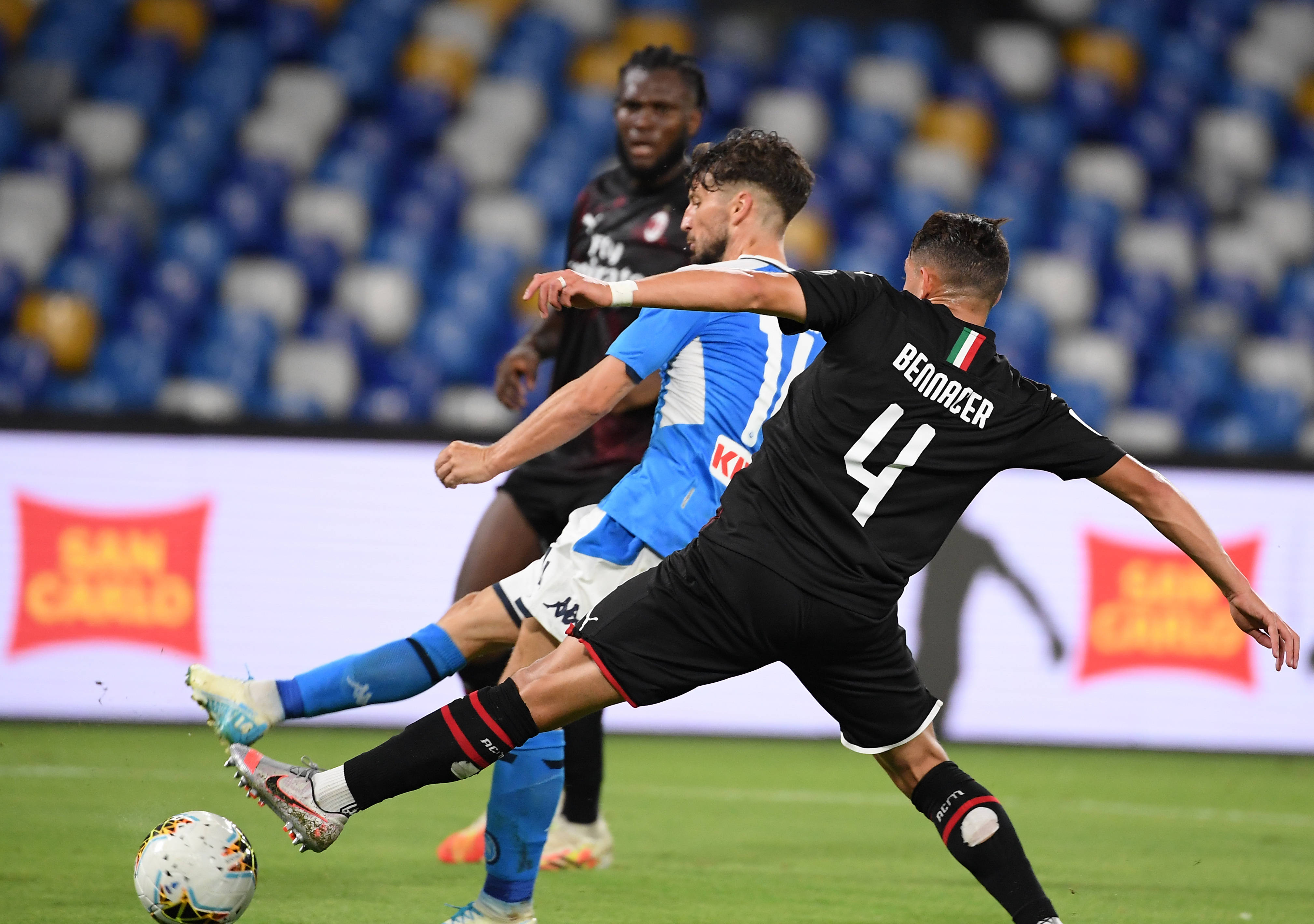 佛罗伦萨主场大胜那不勒斯,士气高涨 佛罗伦萨主场大胜那不勒斯,士气高涨