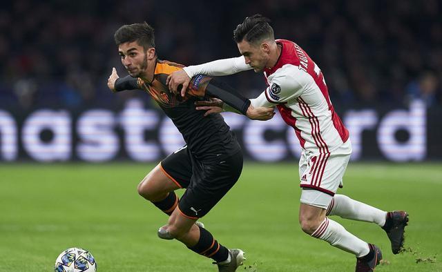 瓦伦西亚再次遭逆袭,球队陷入低迷 瓦伦西亚再次遭逆袭,球队陷入低迷