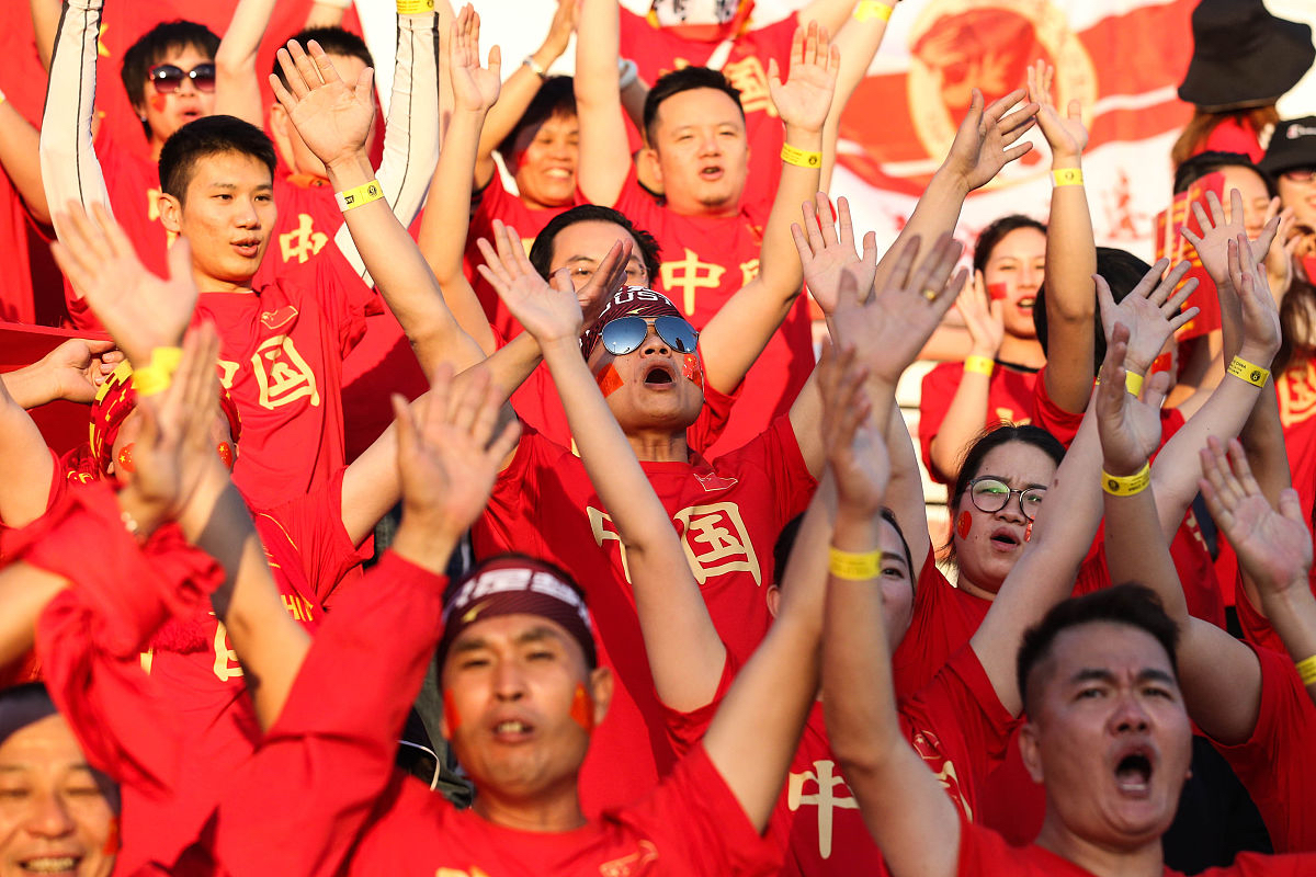 战力均衡的球队在激烈比拼中展现实力 战力均衡的球队在激烈比拼中展现实力