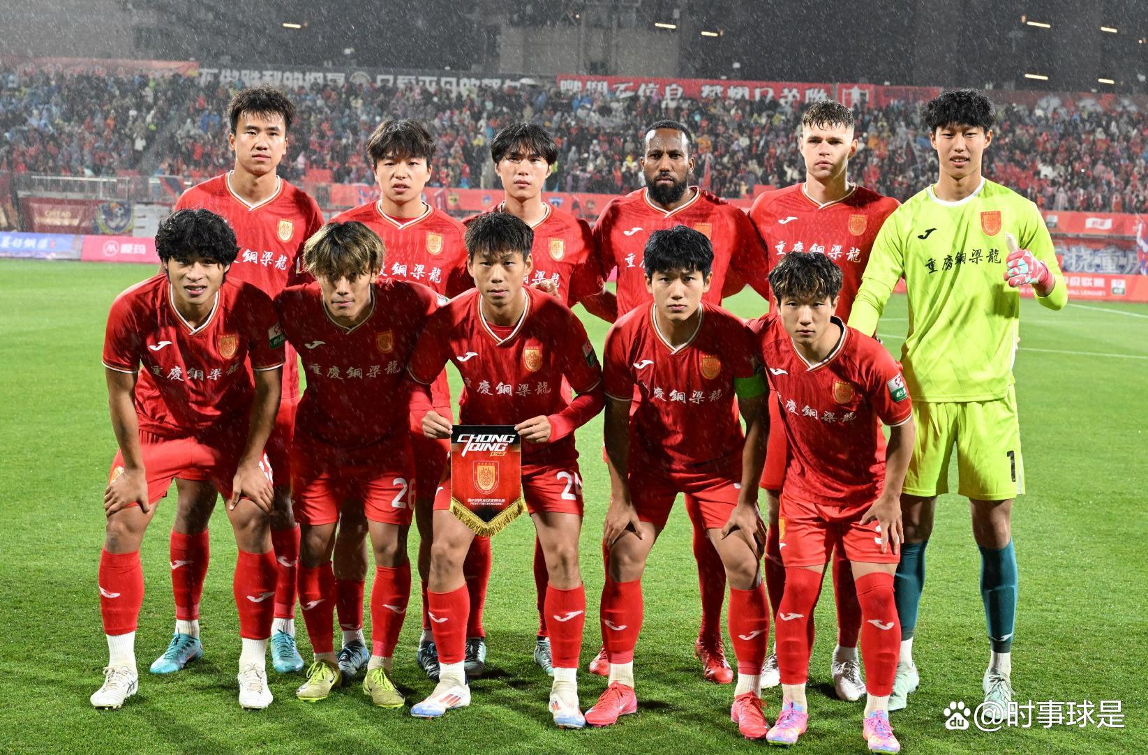 战力均衡的球队在激烈比拼中展现实力 战力均衡的球队在激烈比拼中展现实力