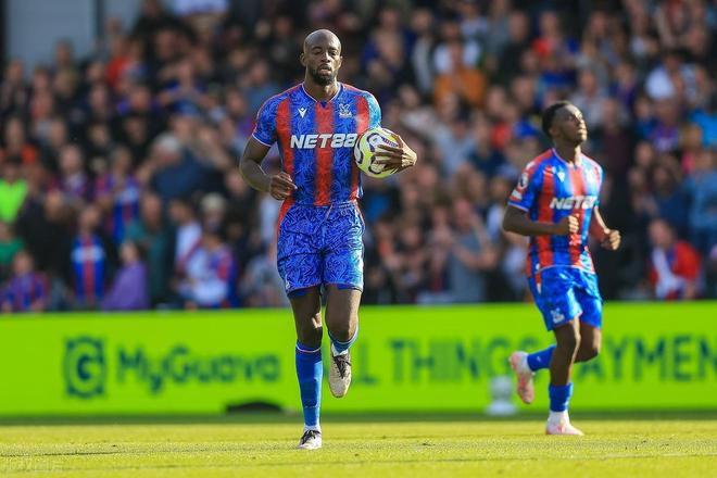 开云体育课程-包含莱斯特城主教练酝酿大换血，埃弗顿球员面临严峻考验的词条